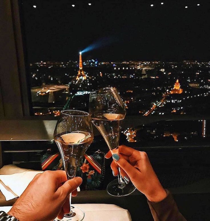 Date night 🥂 . Photo courtesy of @couples_magazine . . . . . #